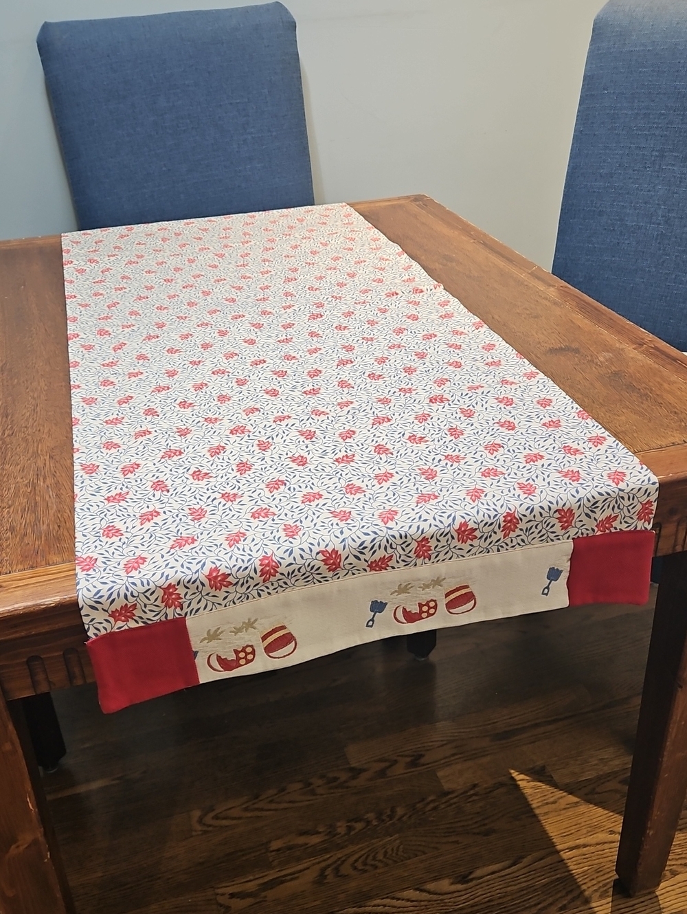 Red & White Floral Cotton Table Runner with Decorative Accent Ends